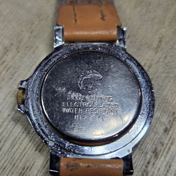 ? Hunting World Vintage Outdoor Watch with Elephant Inlay Rare! Works Great!! main image 13